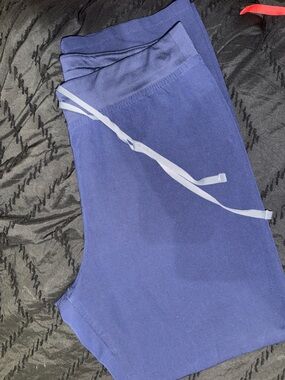 Figs livignstons in navy blue